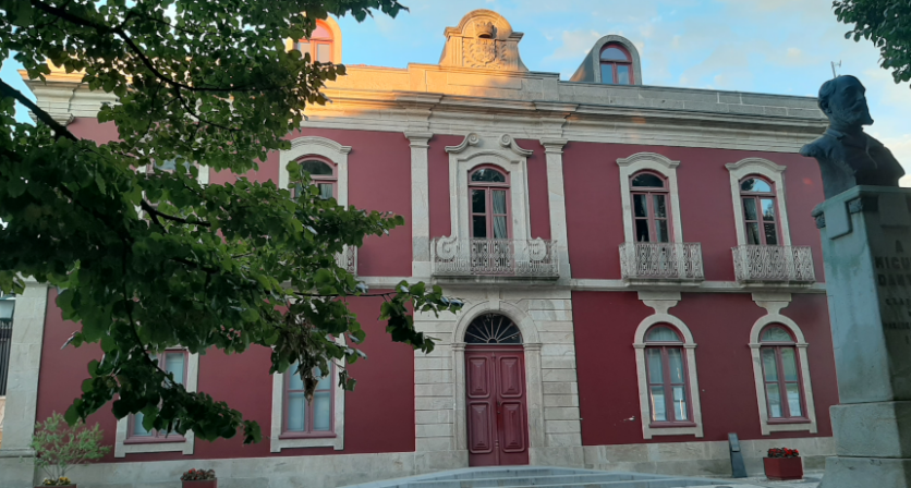 CONTAS DE PAREDES DE COURA APROVADAS POR UNANIMIDADE