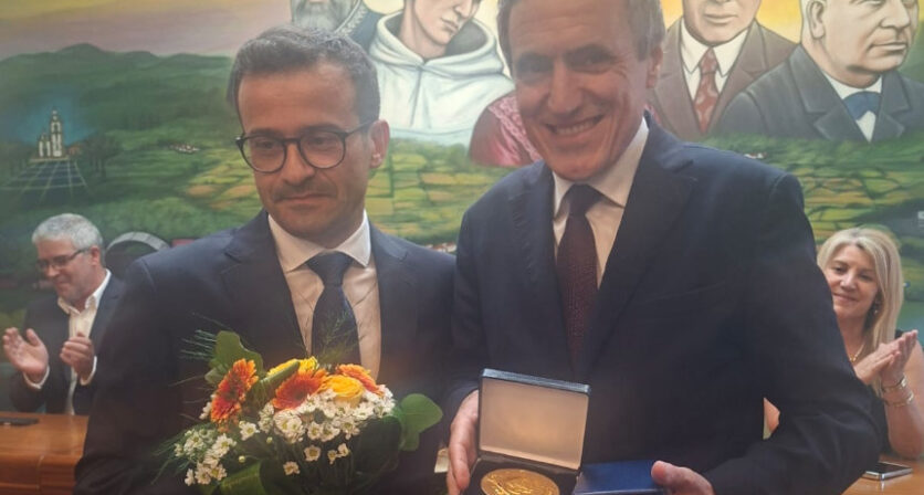 Vitor Paulo Pereira distinguido com Medalha de Honra do Município e o título de Cidadão de Paredes de Coura
